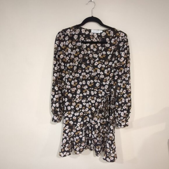 Patterned floral wrap dress with ties & snaps size S, EUC - Picture 1 of 9